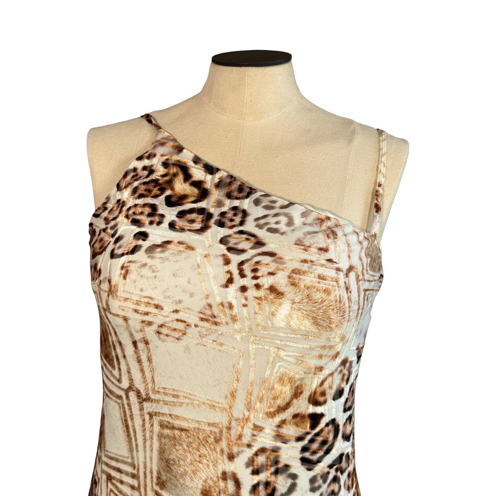total lengh 152lengh no straps 136chest 36waist 32