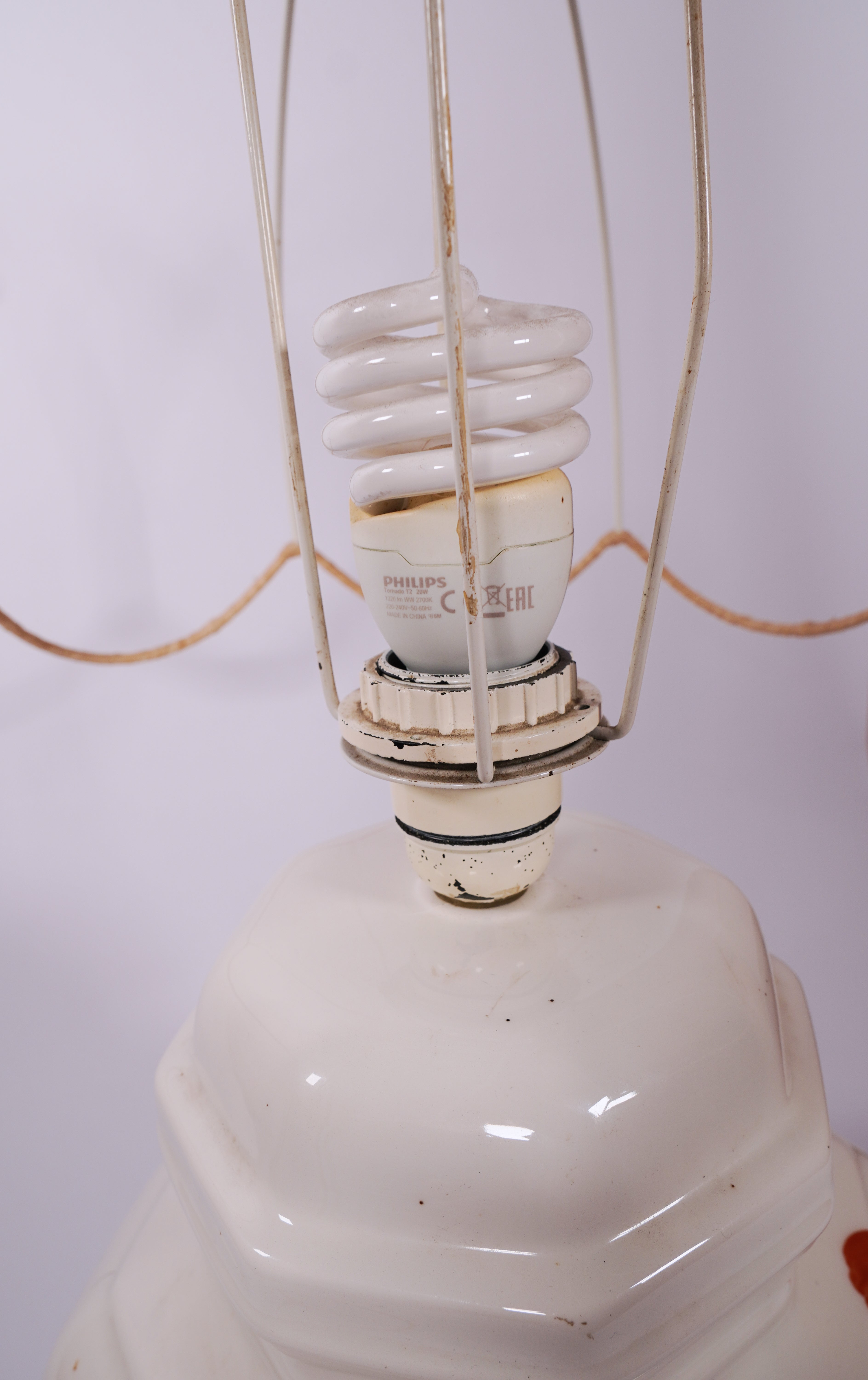 Vintage Hand-Painted Italian Ceramic Table Lamp by ESTE C.E. – Floral Motif, Made in Italy (c. 1960s–1970s)