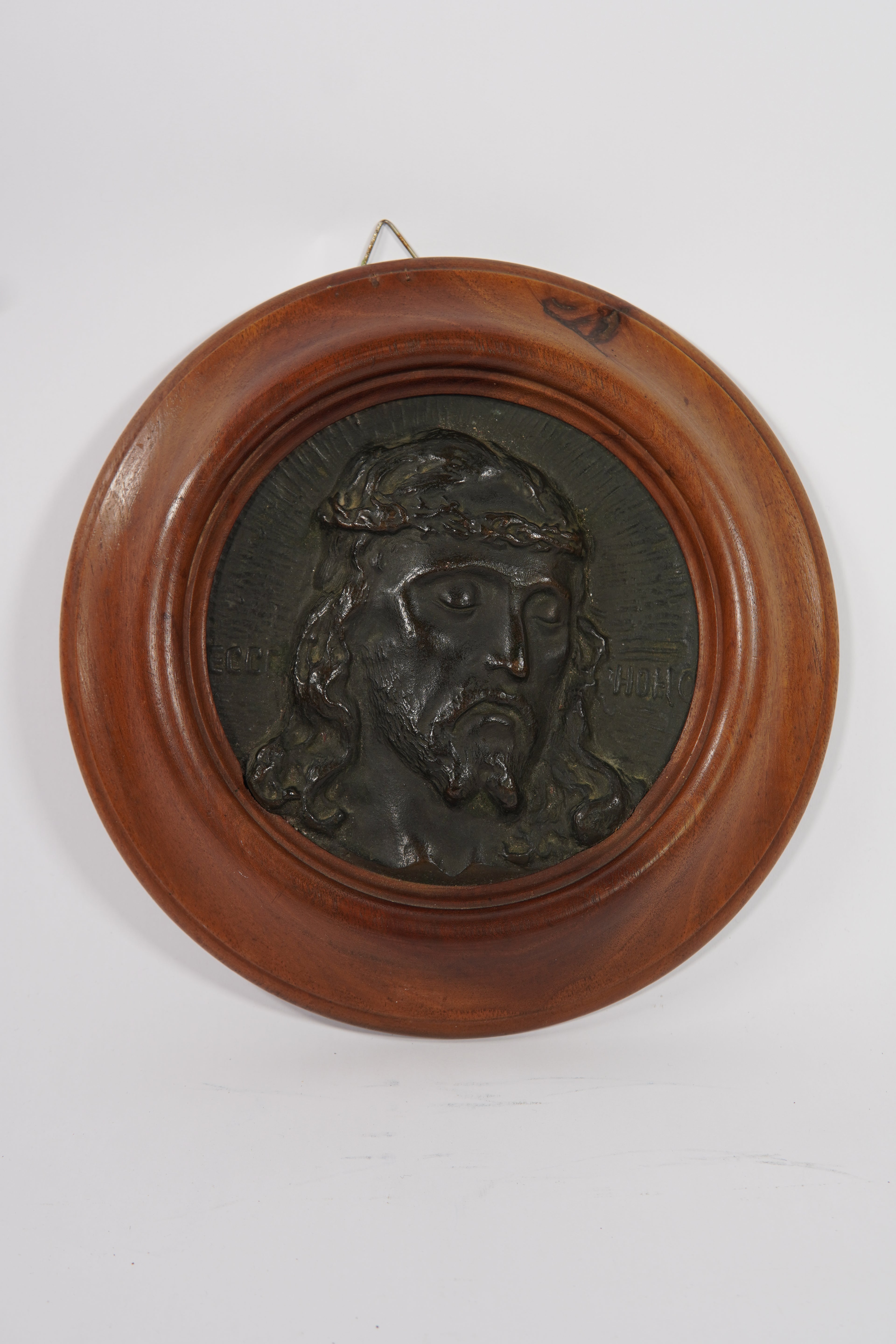 Vintage Religious Wall Plaque – Relief of Christ’s Face in Wood & Metal, Ø 21.5 cm