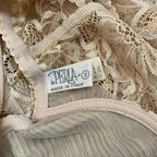 chest 32hips 33lengh 54 (without straps )straps adjustable