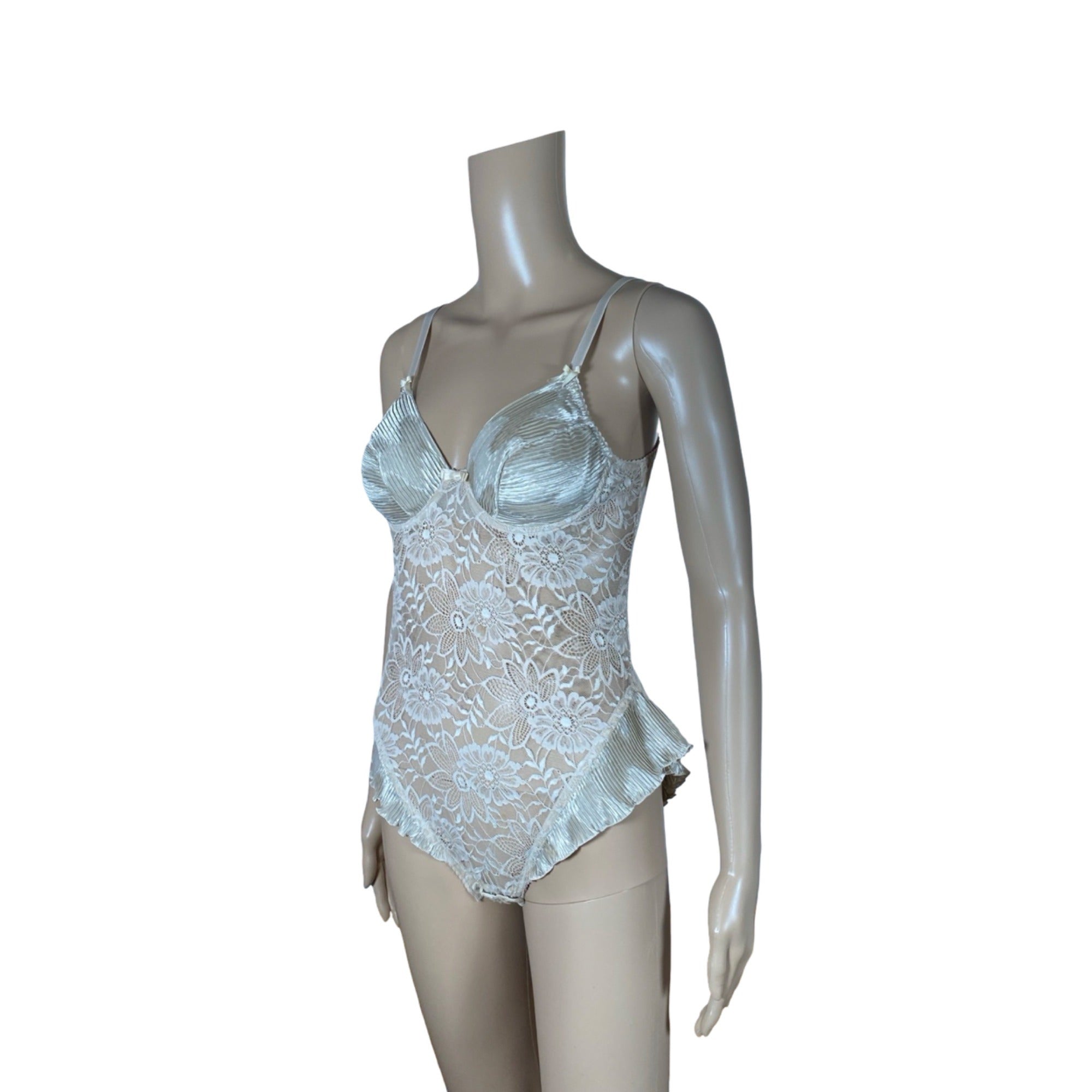 chest 32hips 33lengh 54 (without straps )straps adjustable
