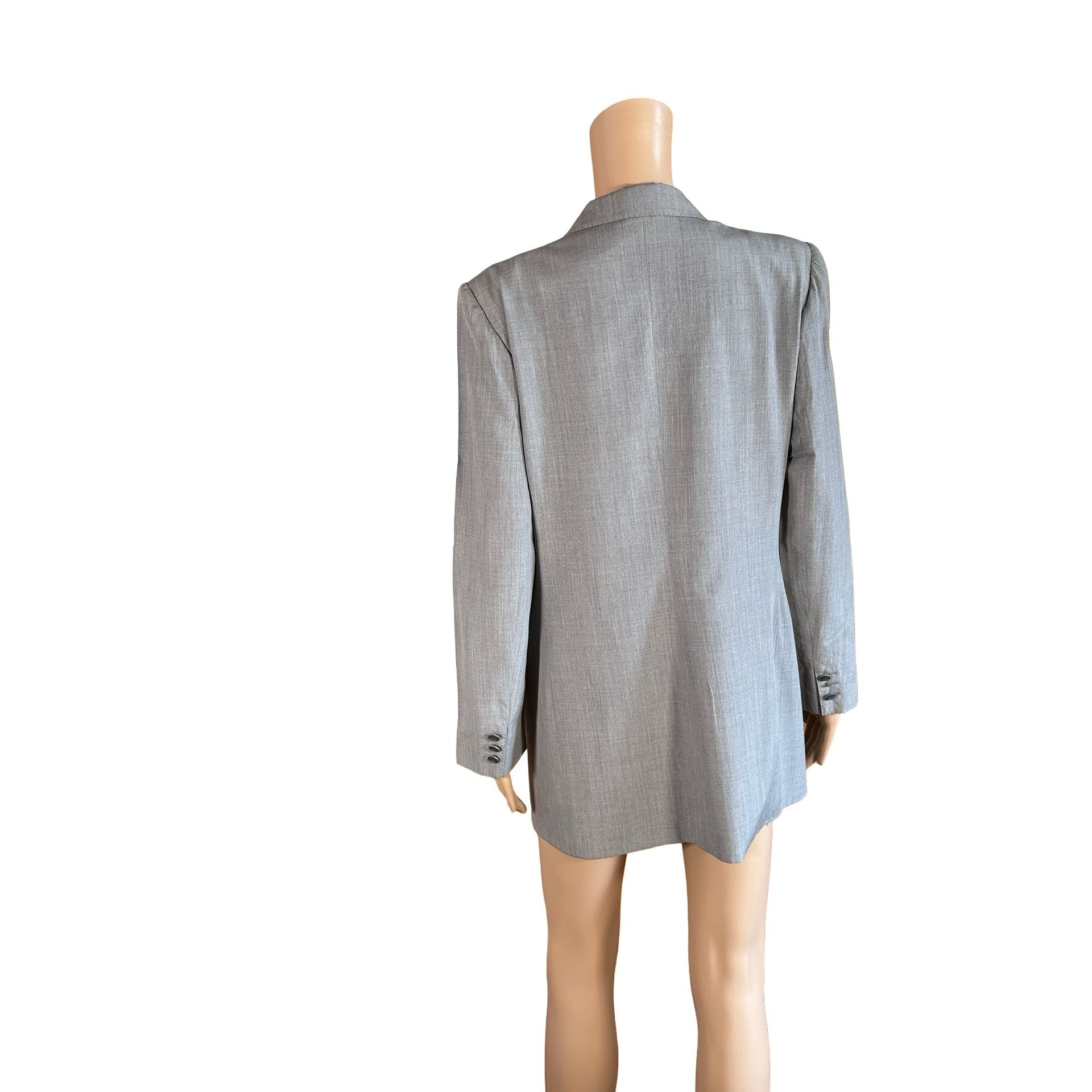 shoulders  42chest 50sleeve 57length 74waist 47hips 50